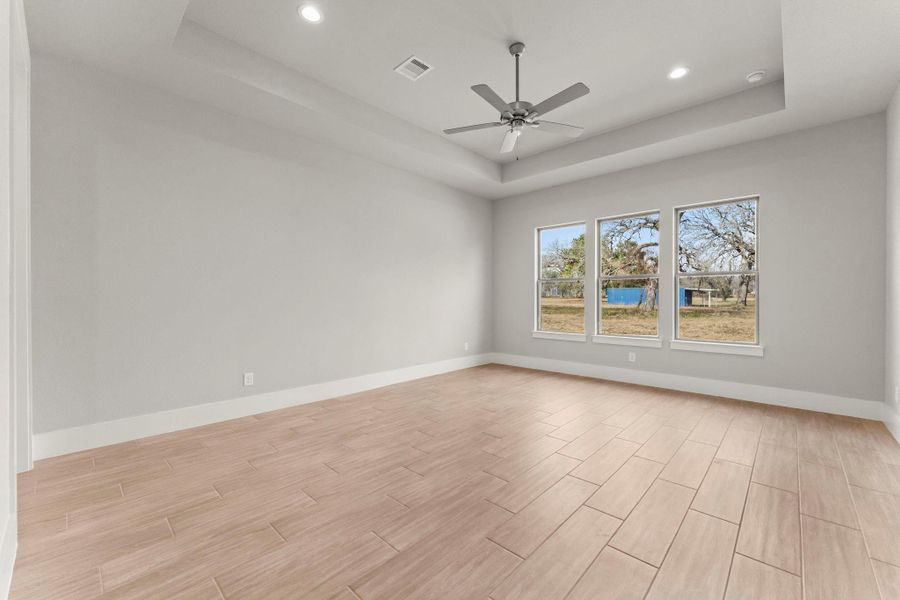 Spacious, unfurnished interior of a new home in Chapel Bend, Montgomery (Image 22).