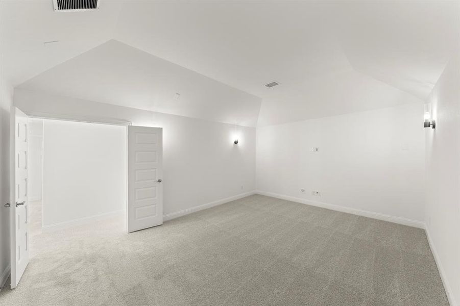 23. 3802 Windmere - Media