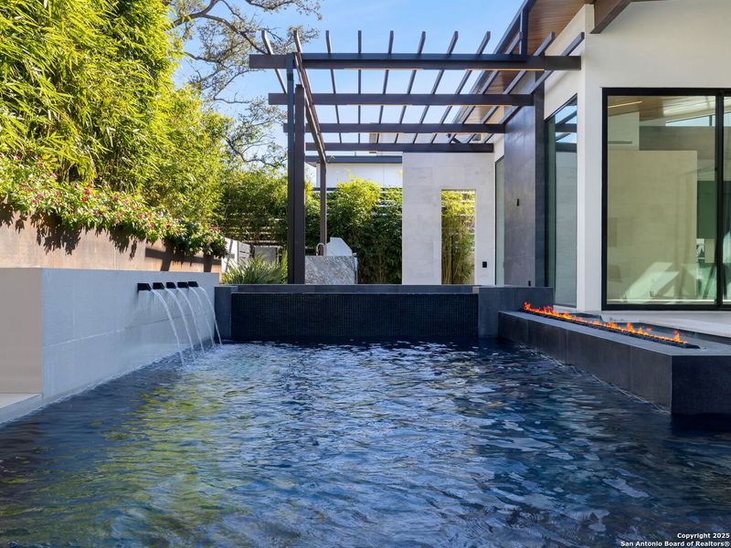 Exterior details and patio area of a home in , San Antonio (Image 31).