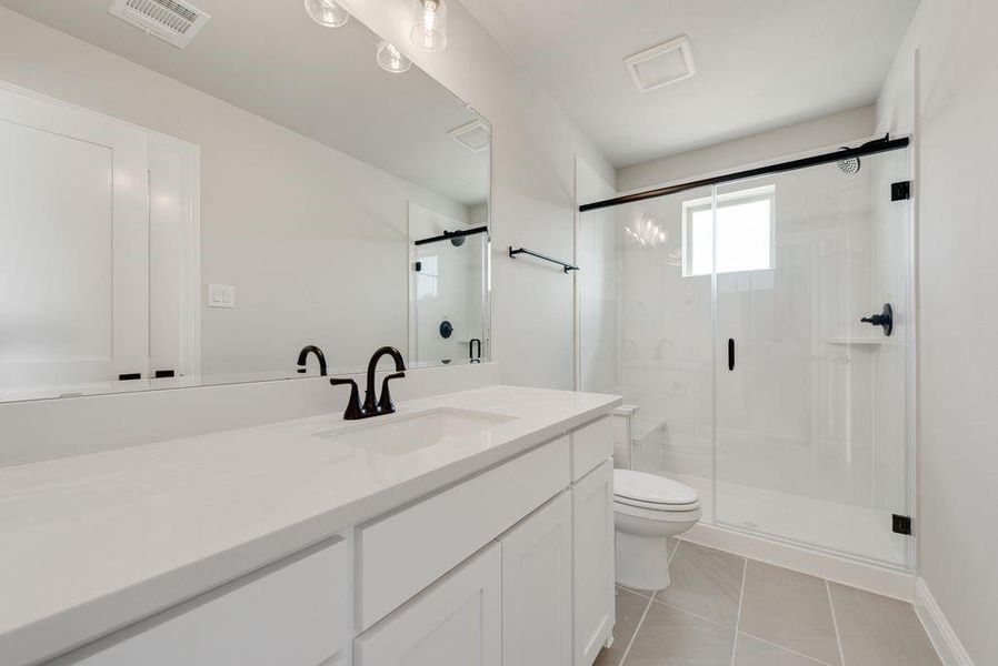 Furnished interior view inside a new home in Lake Forest, McKinney (Image 9).