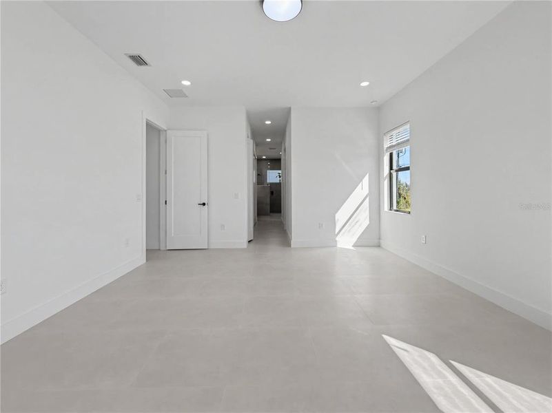 Spacious, unfurnished interior of a new home in , Port Charlotte (Image 23).
