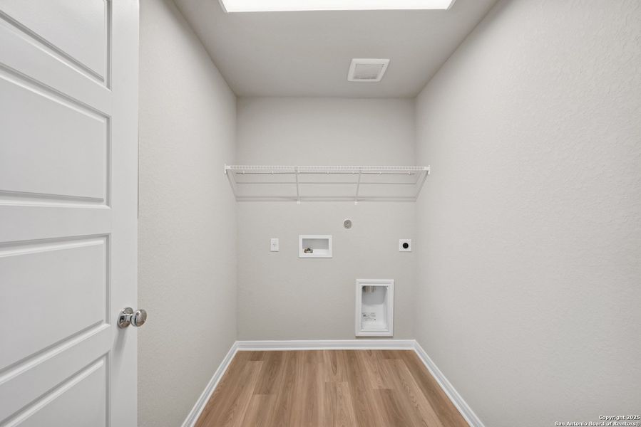 Spacious, unfurnished interior of a new home in Greenspoint Heights, Seguin (Image 24).