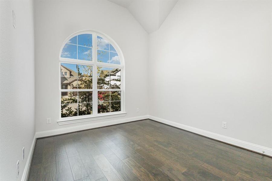 Spacious, unfurnished interior of a new home in Edgewater, Fate (Image 13).