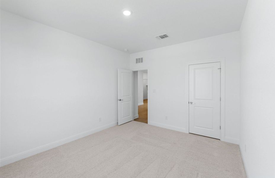 Spacious, unfurnished interior of a new home in Saddleback at Santa Rita Ranch, Liberty Hill (Image 16).