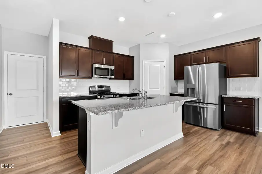 13_322_Marmalade_Sky_Ln-Kitchen-Edit
