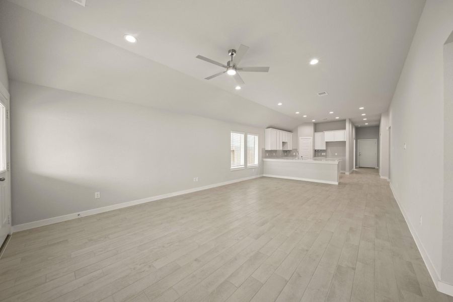 Spacious, unfurnished interior of a new home in Morton Creek Ranch, Katy (Image 21).