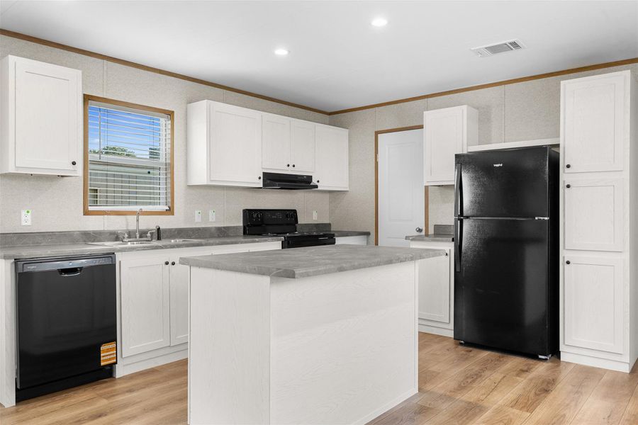 Furnished interior view inside a new home in , Navasota (Image 7).