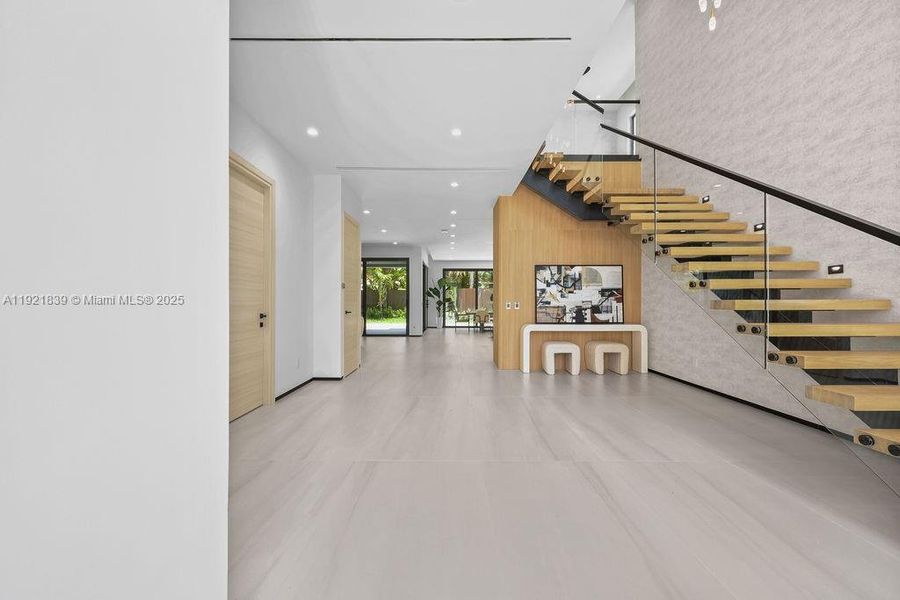 Spacious, unfurnished interior of a new home in , Fort Lauderdale (Image 23). Spacious, unfurnished interior of a new home in , Fort Lauderdale (Image 23).