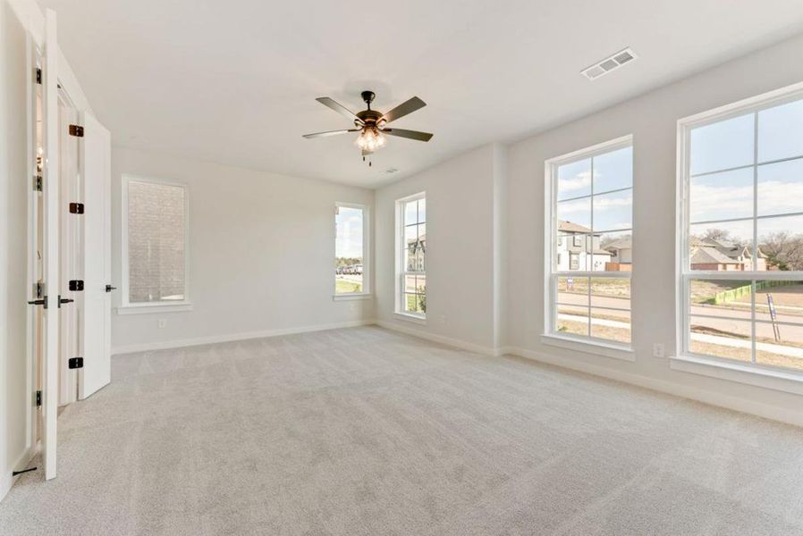 Spacious, unfurnished interior of a new home in Trails at Cottonwood Creek, Rowlett (Image 23).