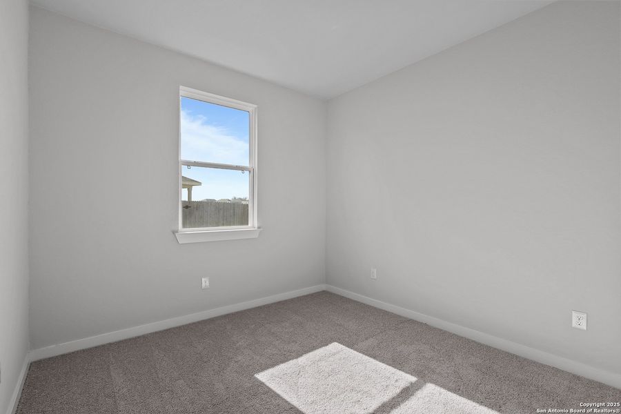 Spacious, unfurnished interior of a new home in Cinco Lakes, San Antonio (Image 20).