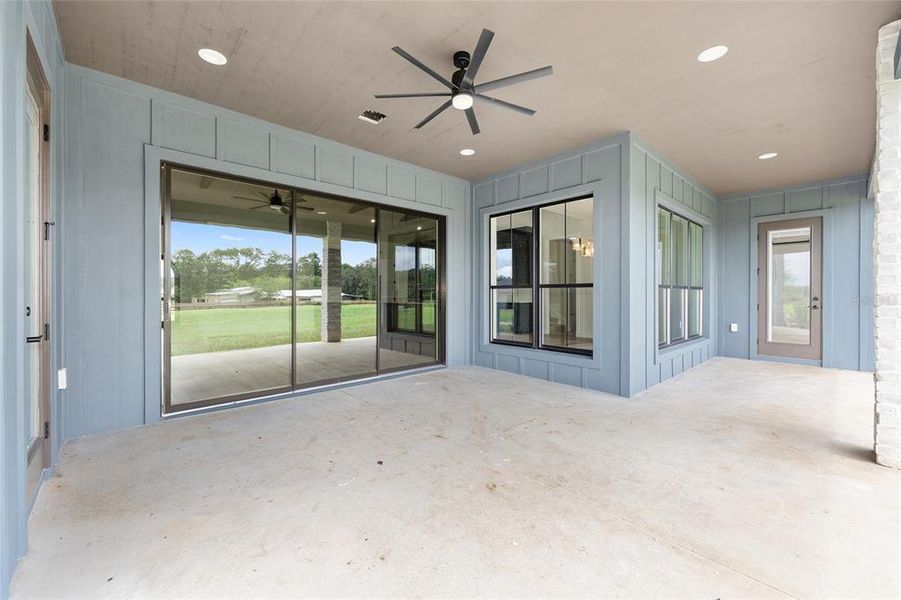 Spacious, unfurnished interior of a new home in , Ocala (Image 28).
