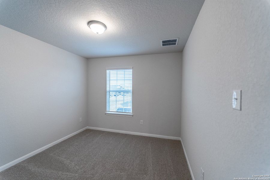 Spacious, unfurnished interior of a new home in Cloud Country, New Braunfels (Image 14).