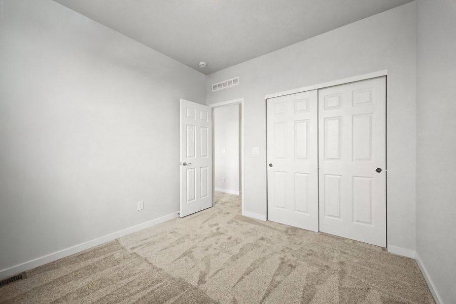 Spacious, unfurnished interior of a new home in Painted Prairie, Aurora (Image 33).
