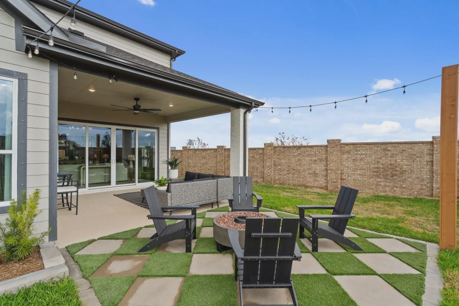 Exterior details and patio area of a home in Westland Ranch, League City (Image 34).