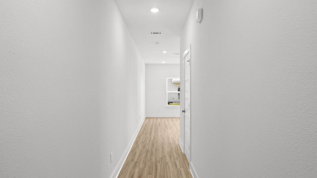 Spacious, unfurnished interior of a new home in Chateau Nemours, Port Saint Joe (Image 11).