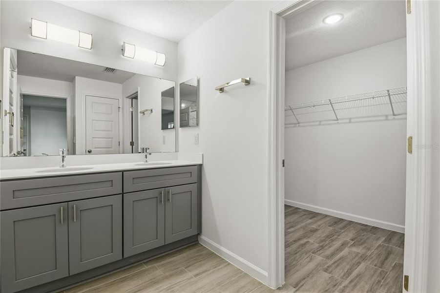 Furnished interior view inside a new home in , Kissimmee (Image 9).