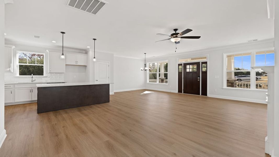 Spacious, unfurnished interior of a new home in Sunset Summits, Spartanburg (Image 17).