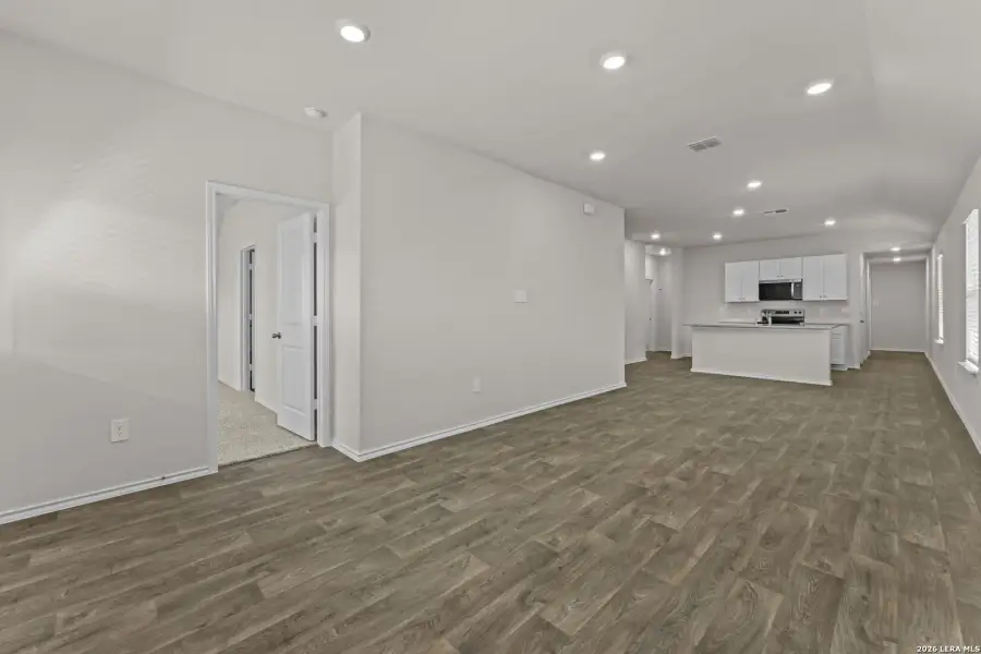 Spacious, unfurnished interior of a new home in Laurel Vistas, San Antonio (Image 22). Spacious, unfurnished interior of a new home in Laurel Vistas, San Antonio (Image 22).