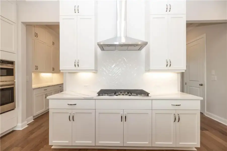 Furnished interior view inside a new home in Aberdeen, Hoschton (Image 12).
