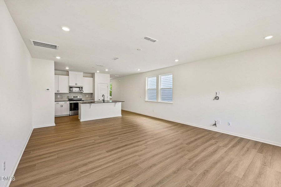 10-web-or-mls-Glen Lyon Dr-S2706-010