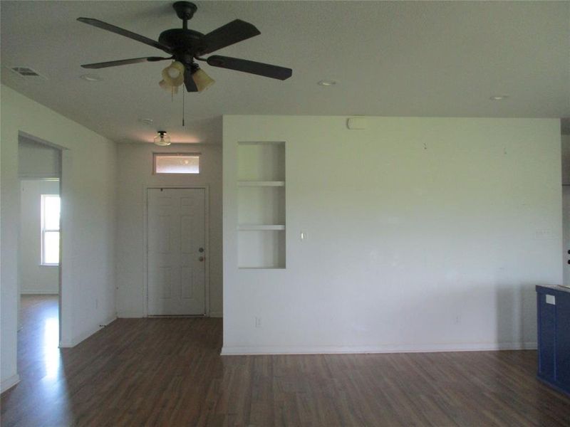 Spacious, unfurnished interior of a new home in , Kaufman (Image 10).