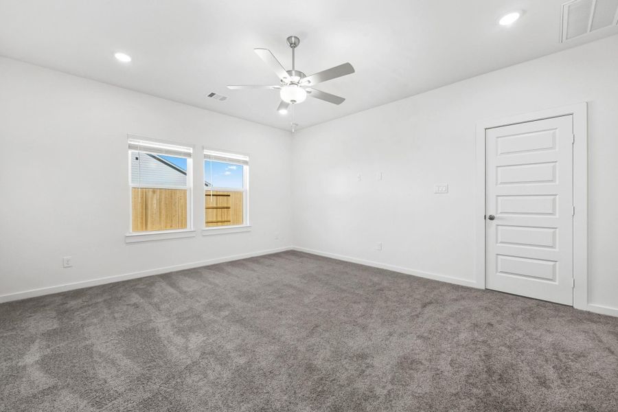 Spacious, unfurnished interior of a new home in Crosby Farms, Crosby (Image 10).