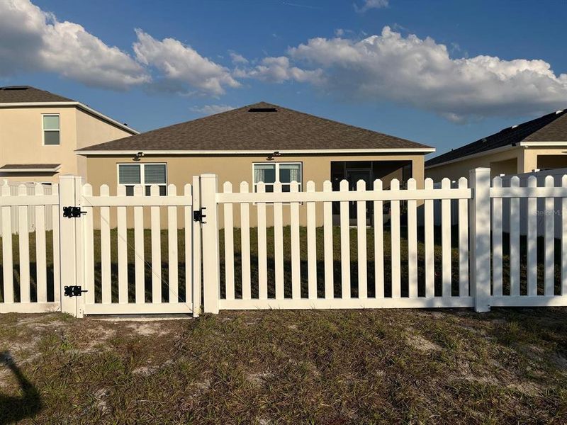 Exterior details and patio area of a home in Kindred, Kissimmee (Image 3).