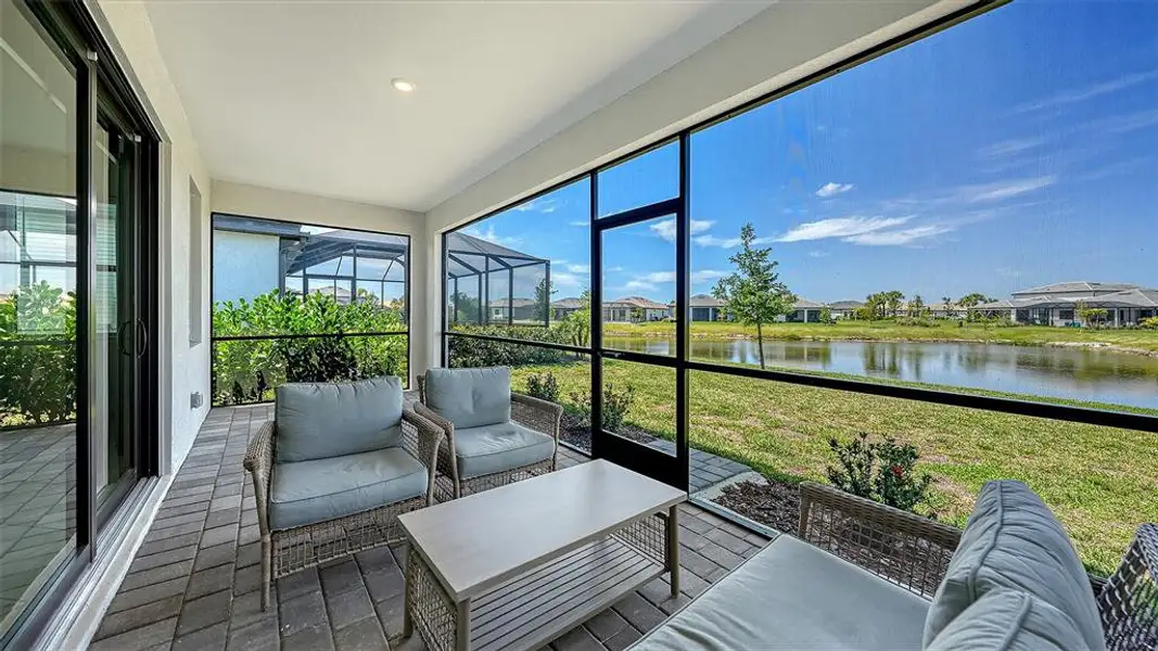 Exterior details and patio area of a home in , Venice (Image 30).