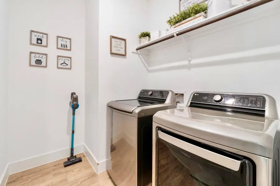 So much room in the laundry room!