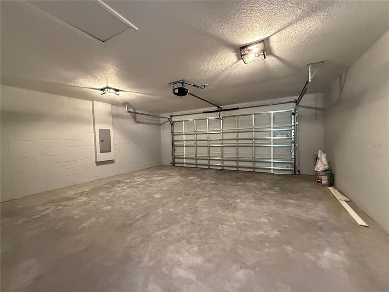 Spacious, unfurnished interior of a new home in , Ocala (Image 11).