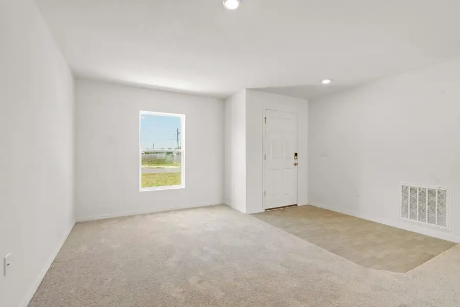 Spacious, unfurnished interior of a new home in Lehigh Acres, Lehigh Acres (Image 5).