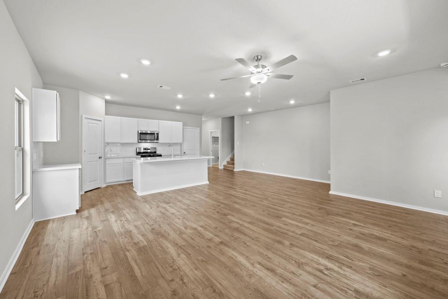 Spacious, unfurnished interior of a new home in Laurel Landing, Alvin (Image 19). Spacious, unfurnished interior of a new home in Laurel Landing, Alvin (Image 19).