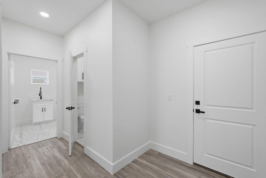 Spacious, unfurnished interior of a new home in , Conroe (Image 27).