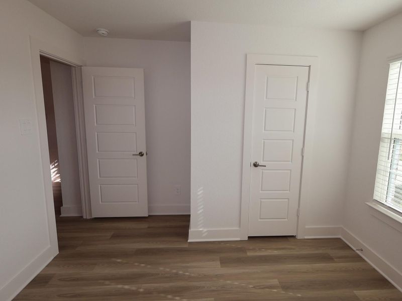 Spacious, unfurnished interior of a new home in Lone Star Landing, Montgomery (Image 25).