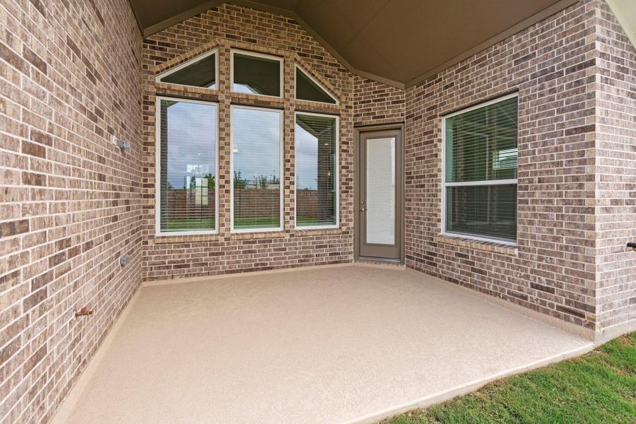 Exterior details and patio area of a home in Grange, Katy (Image 24).