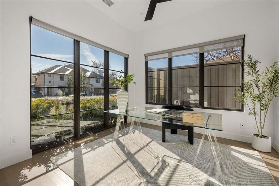 Exterior details and patio area of a home in , Dallas (Image 4).