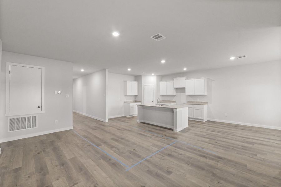 Spacious, unfurnished interior of a new home in Lakes at Crockett Martin, Conroe (Image 15).