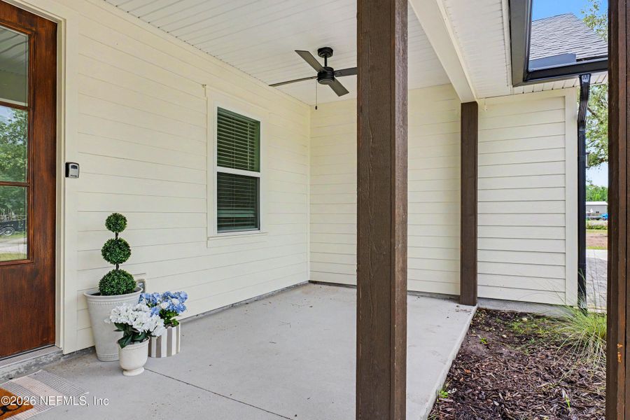 Exterior details and patio area of a home in , Callahan (Image 3).