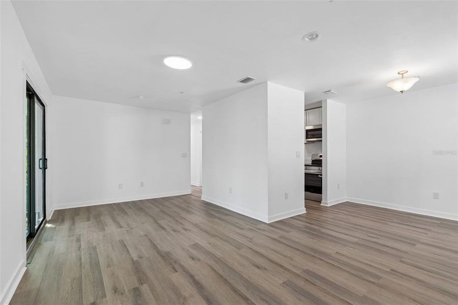 Spacious, unfurnished interior of a new home in , Oldsmar (Image 30). Spacious, unfurnished interior of a new home in , Oldsmar (Image 30).