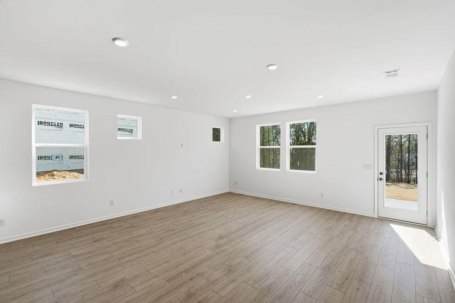 Spacious, unfurnished interior of a new home in Heritage River, Euharlee (Image 26).