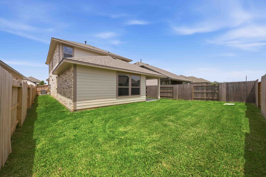 Exterior details and patio area of a home in Sunterra 40, Katy (Image 4).