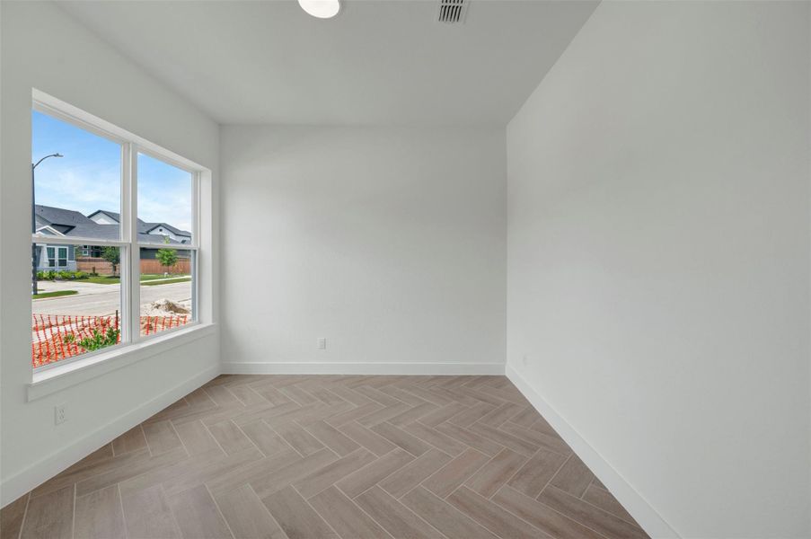 Spacious, unfurnished interior of a new home in Elyson - Grove Row Collection, Katy (Image 27).