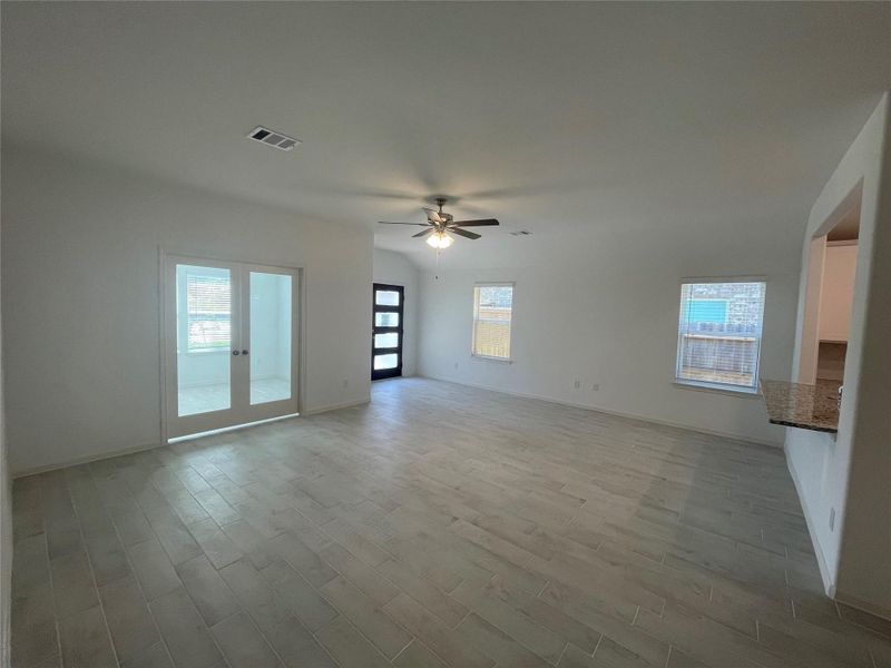 Spacious, unfurnished interior of a new home in Lago Mar, Texas City (Image 18). Spacious, unfurnished interior of a new home in Lago Mar, Texas City (Image 18).