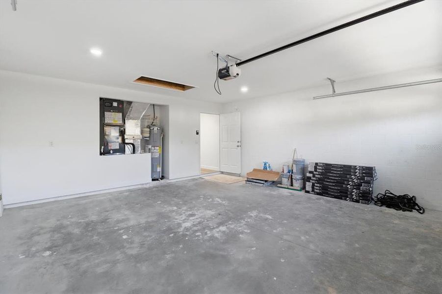 Spacious, unfurnished interior of a new home in , Citrus Springs (Image 35).