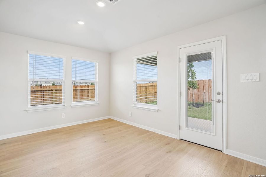 Spacious, unfurnished interior of a new home in Carmel Ranch, Schertz (Image 32).