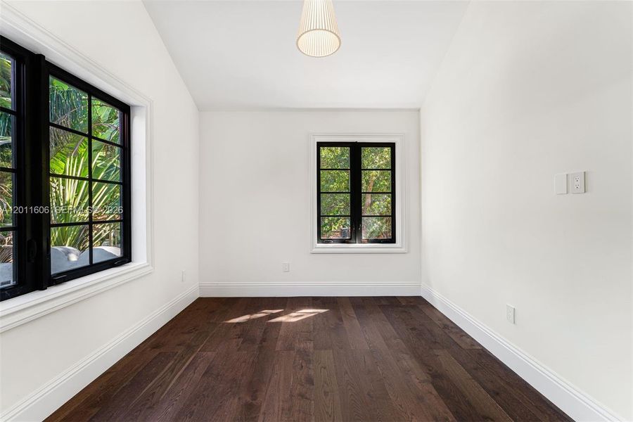 Spacious, unfurnished interior of a new home in , Miami (Image 44).