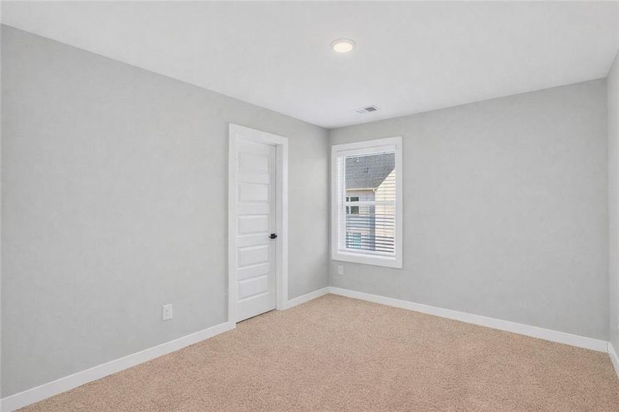 Spacious, unfurnished interior of a new home in The Fairways at Mirror Lake, Villa Rica (Image 44).