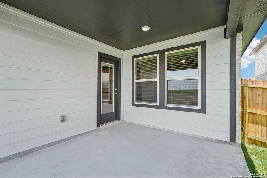Spacious, unfurnished interior of a new home in Kallison Ranch, San Antonio (Image 22).