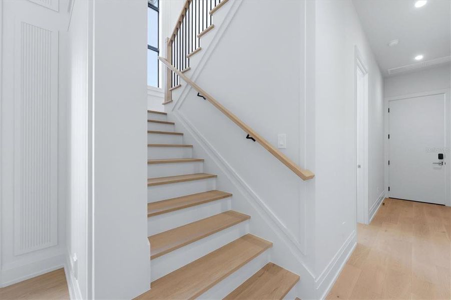 Spacious, unfurnished interior of a new home in , Sarasota (Image 21).