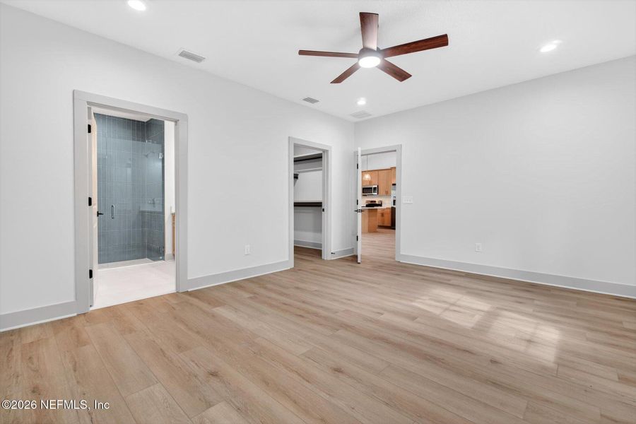 Spacious, unfurnished interior of a new home in , San Mateo (Image 33).